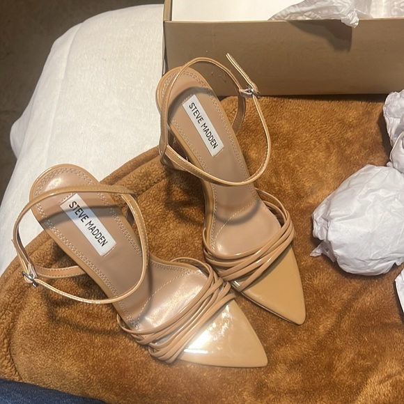 Heels - Picture 4 of 4